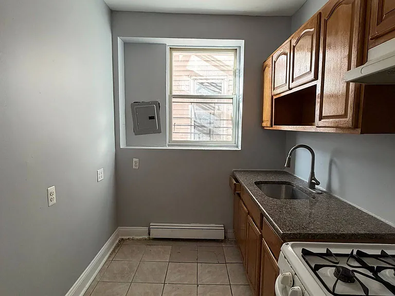 138-140 Clinton Ave #2F — Photo 1