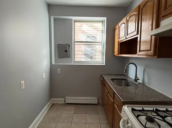 138 Clinton Ave, Newark, NJ