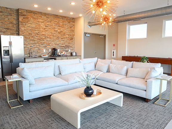 4th image of 888 E 66th St #434