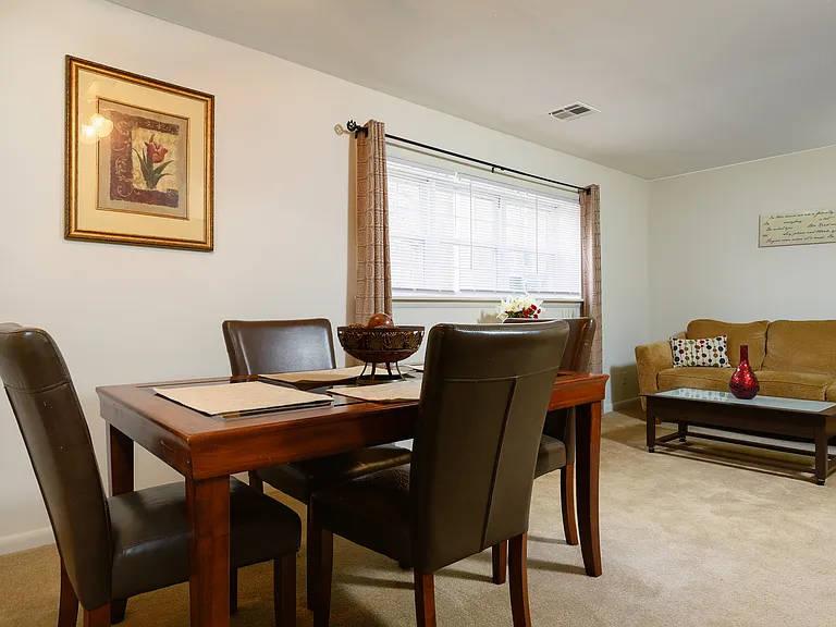 Heritage Court Apartments — Photo 22