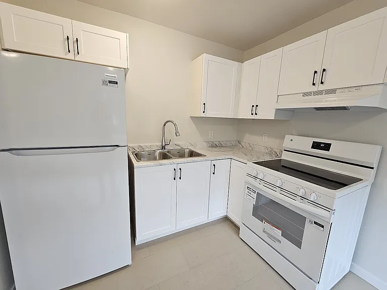 45790 Lewis Ave #4 — Photo 5