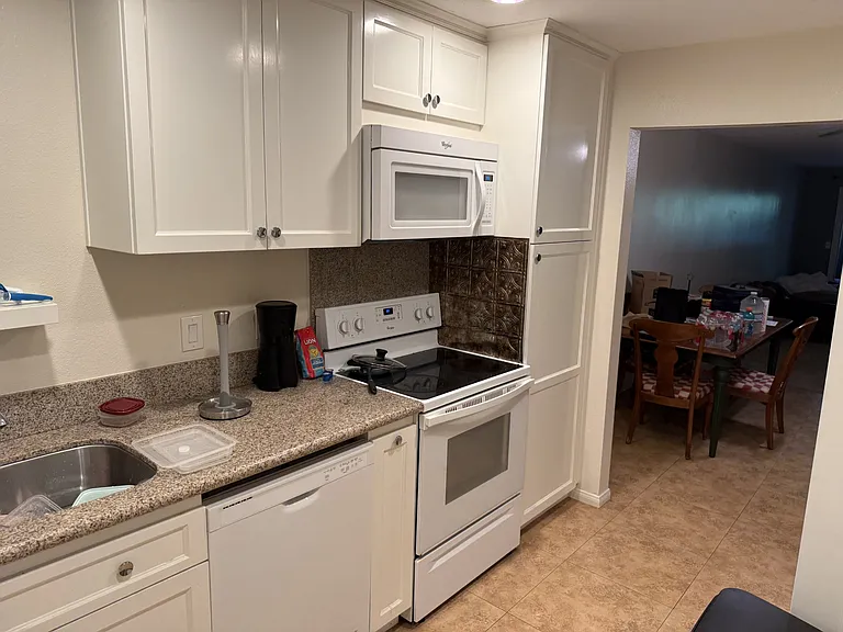 2522 Clairemont Dr #103 — Photo 3