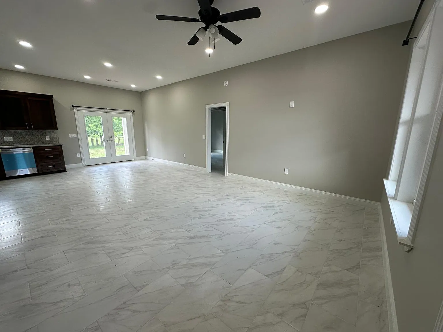 3 bed, 2000 sqft, $2,000 — Photo 3