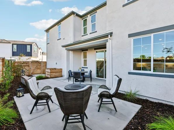 8647 Starburst Way, Sacramento, CA 95823