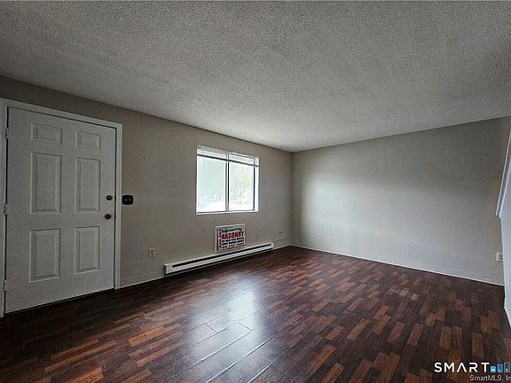 4th image of 1448 Meriden Rd APT 15