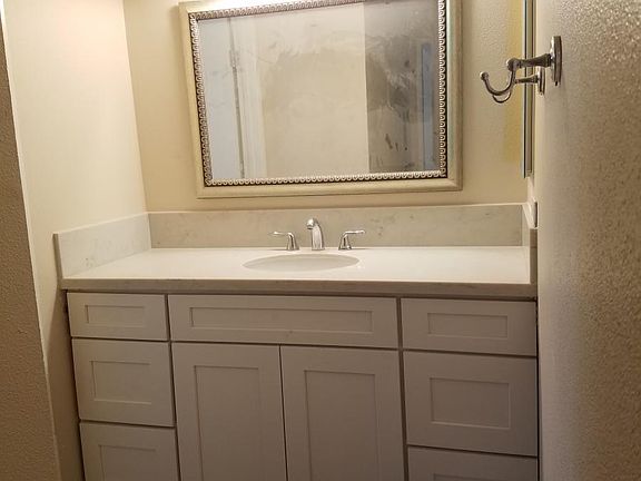 5th image of 1010 W Macarthur Blvd APT 101