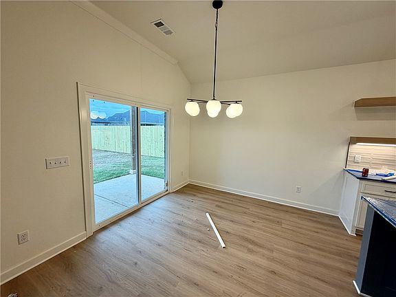 3rd image of 1814 Farmer St