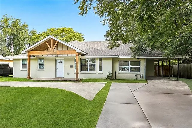 3 bed, 2.0 bath, 2400 sqft, $2,300 — Photo 1
