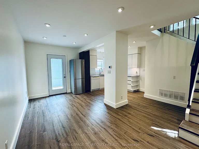 37 White Ave — Photo 5
