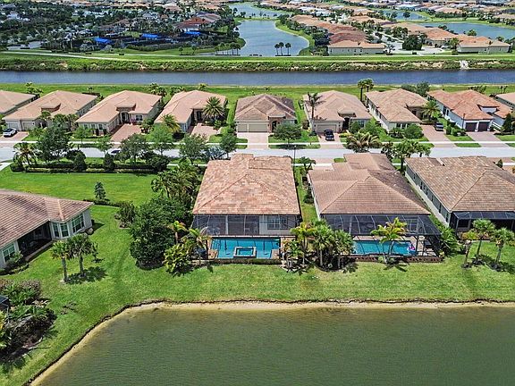 4th image of 21833 SW Tivolo Way
