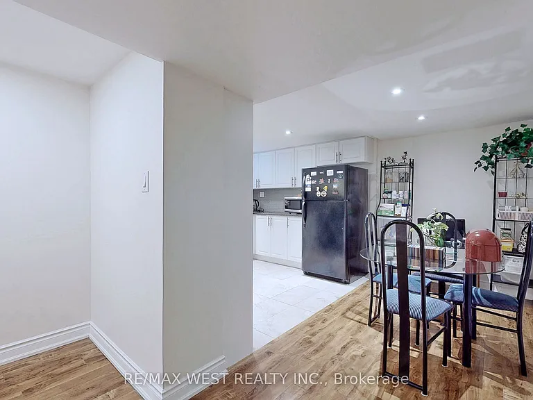 139 Ranee Ave #BASEMENT — Photo 15