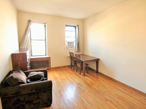 3rd image of 118 W 83rd St APT 4B