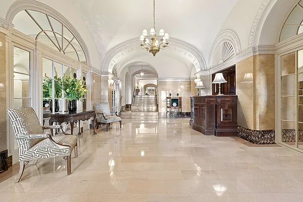 Sold by Compass | media 18