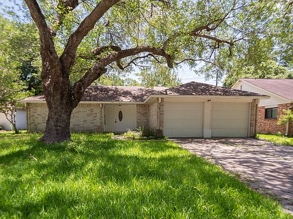 3rd image of 17626 Golf Club Dr