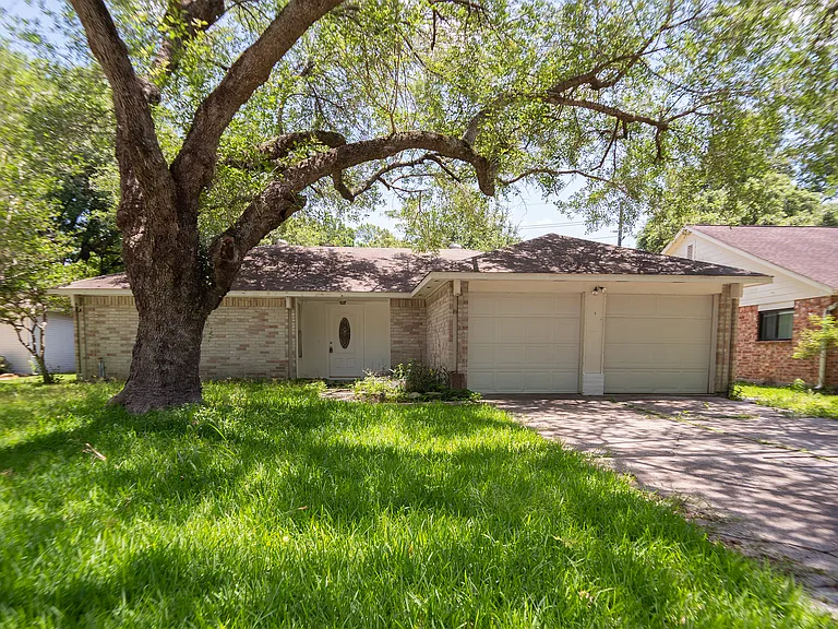 17626 Golf Club Dr — Photo 3