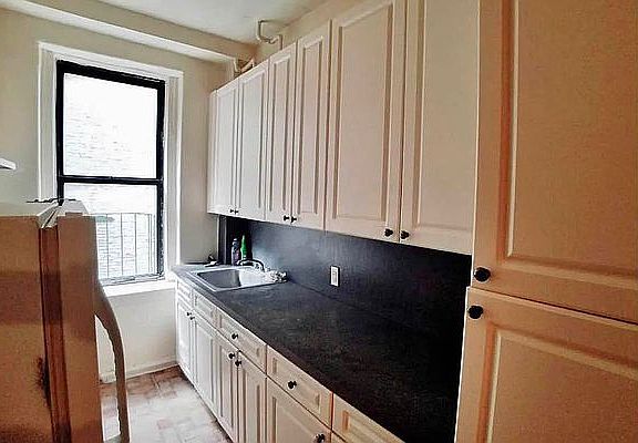 4th image of 563 W 150th St #1F