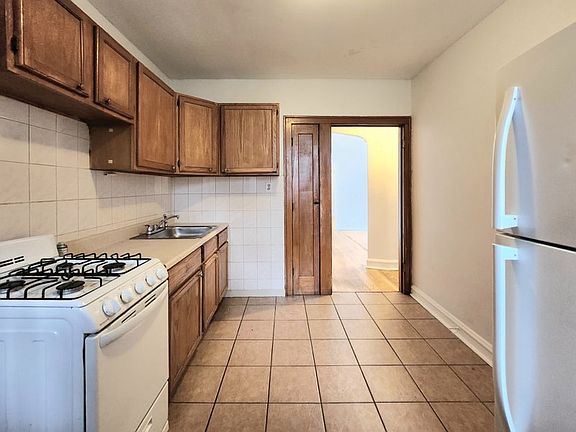 3rd image of 2948 N Laramie Ave APT 2