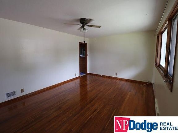 4th image of 805 W 32nd Ave