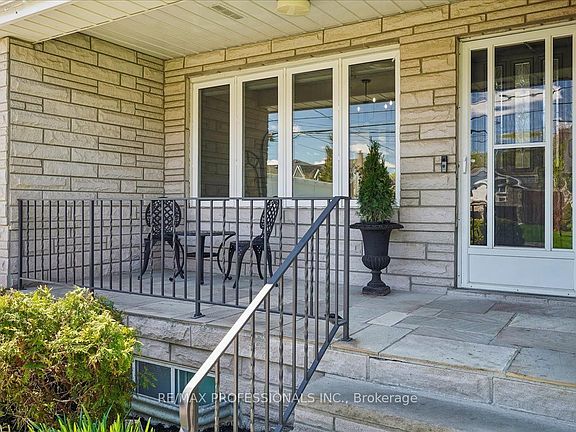3rd image of 28 Spring Garden Rd