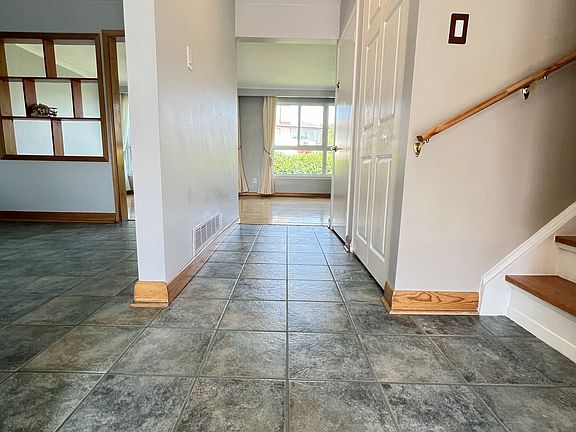 5th image of 27 Tillplain Rd