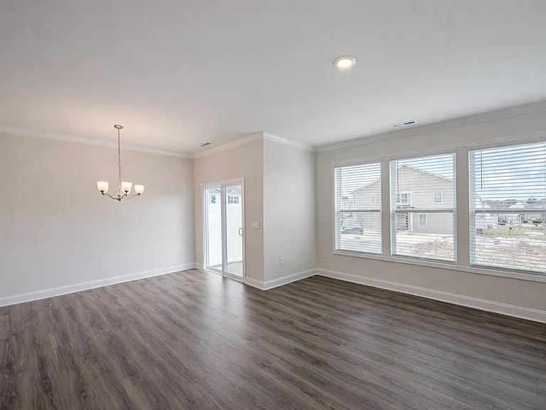 377 Creekview Rd — Photo 2