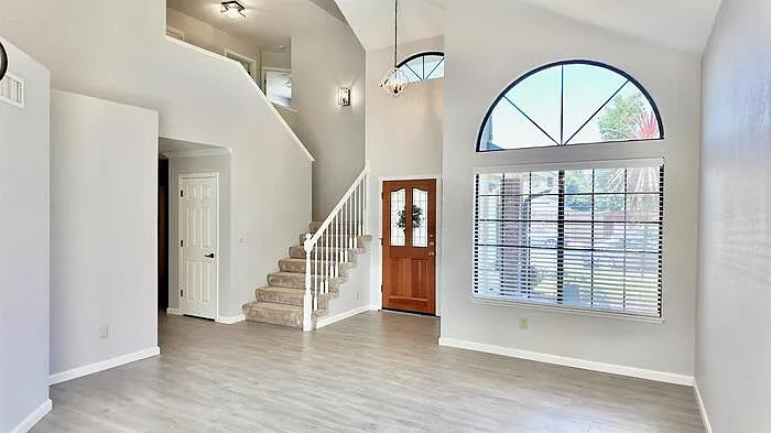 3 bed, 2.5 bath, 1730 sqft, $2,995 — Photo 3