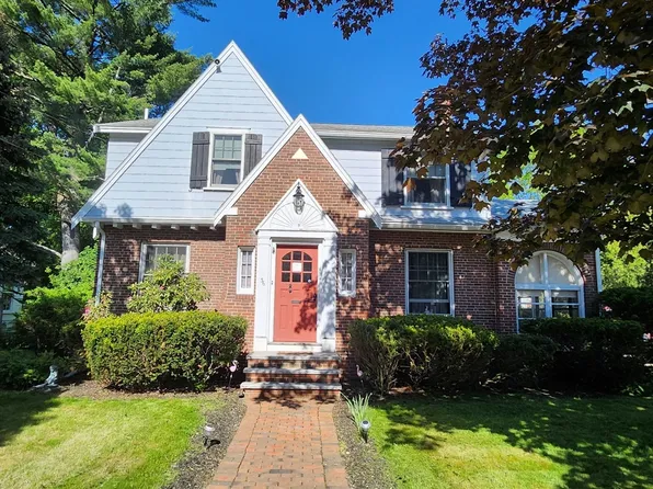 36 Hillside Ave, Amesbury, MA 01913