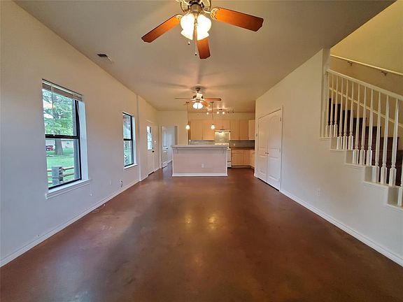 4th image of 430 Stinnett Dr
