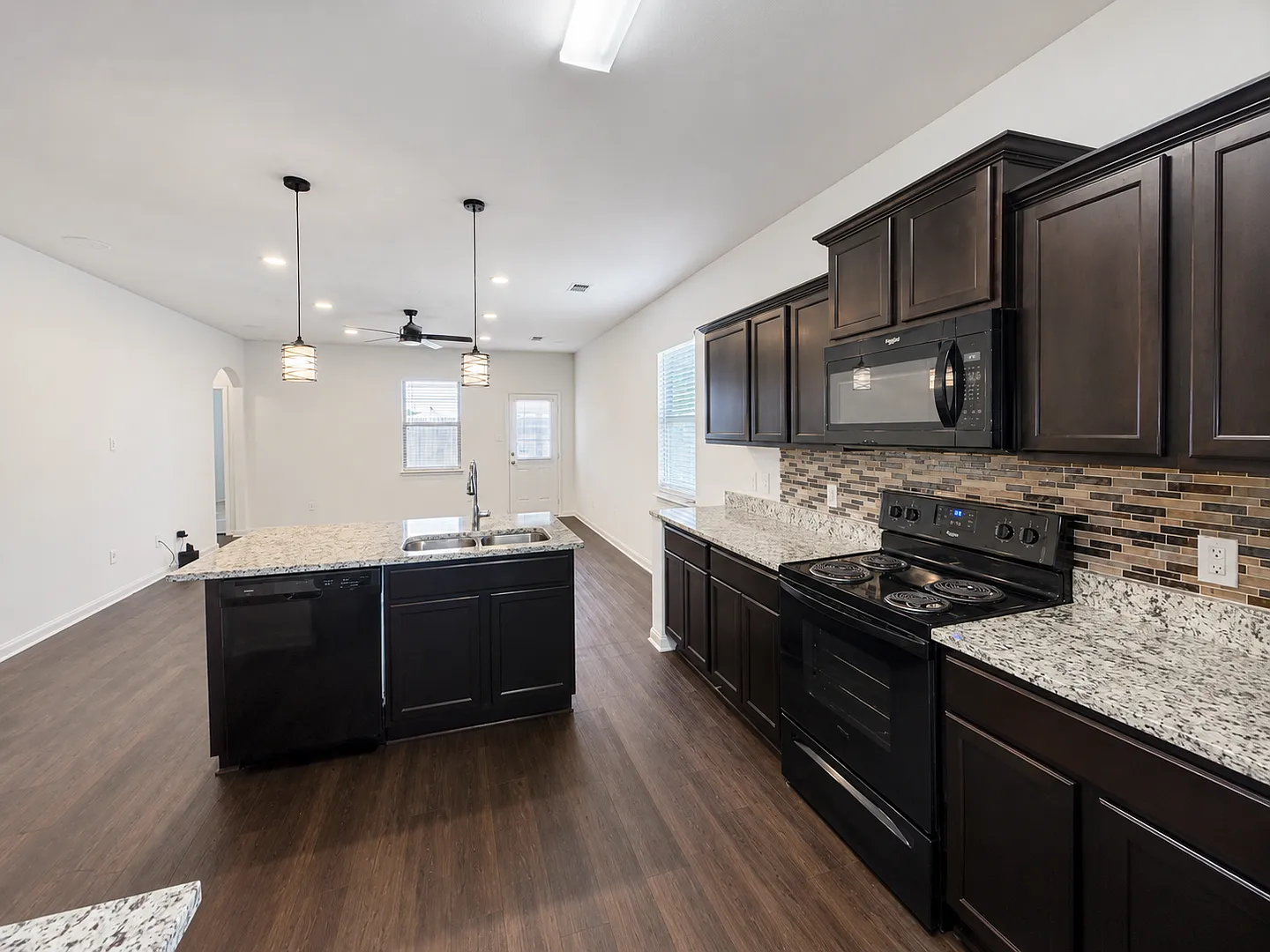 Available now ready for immediate move in — Photo 4
