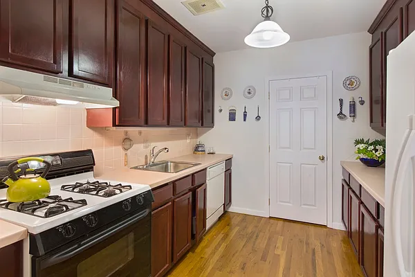 Sold by Brooklyn Real Inc | media 12