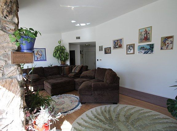 5th image of 1337 E Evergreen Dr Unit 2