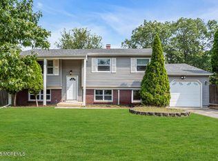 308 Colonial Dr, Toms River, NJ 08753
