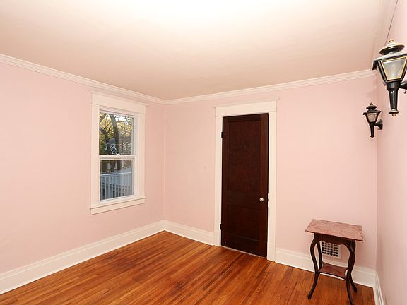 3rd image of 5093 East Pkwy