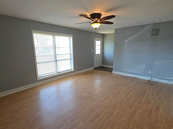 3rd image of 504 Rock St