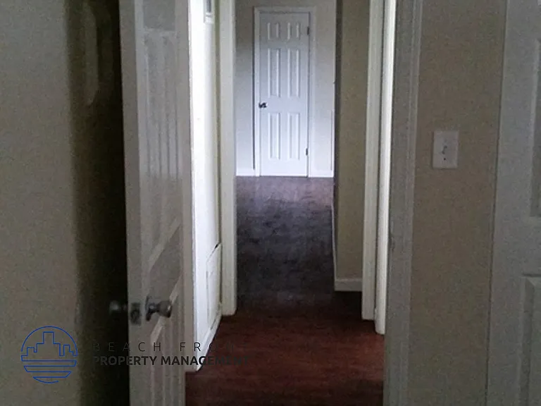 924 Larch St — Photo 16
