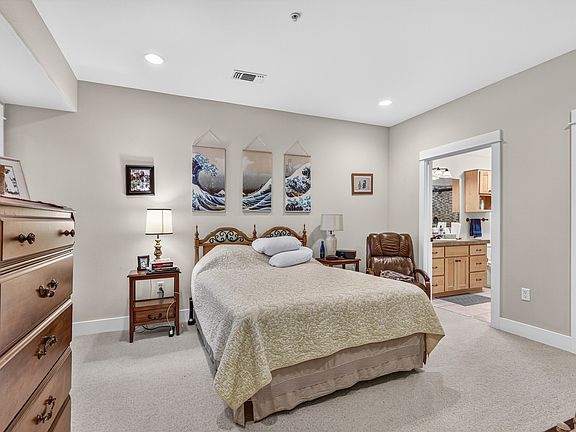 2nd image of 608 Fair Oaks Ct