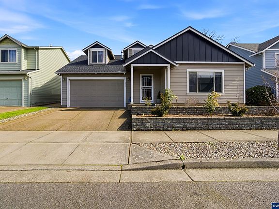 4th image of 272 Laurine St N