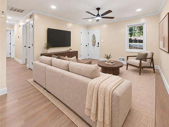 5th image of 631 Pasadena Ct