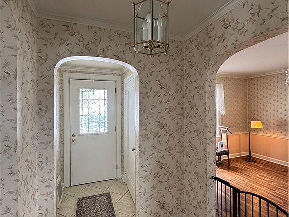 3rd image of 105 Pine Knoll Ter