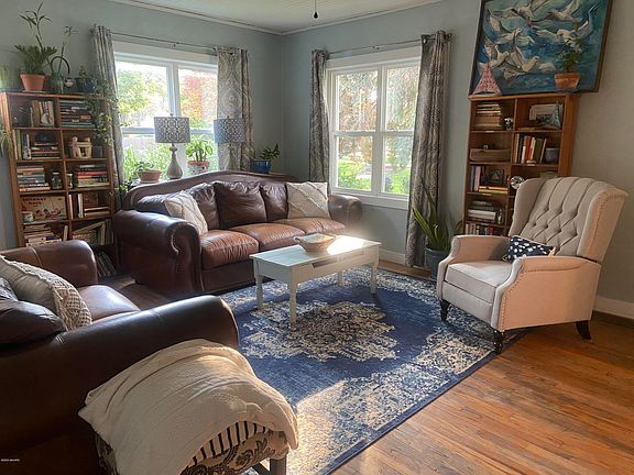 5th image of 2101 Langley Ave