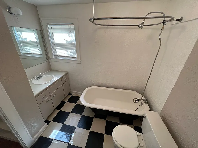 907 Parsons St — Photo 7