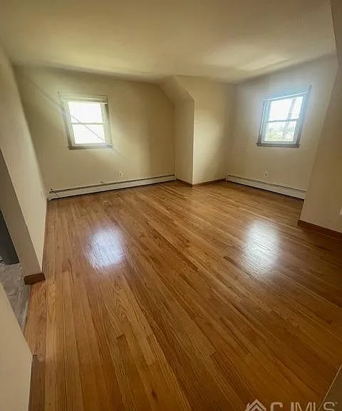 1160 Roosevelt Ave — Photo 5