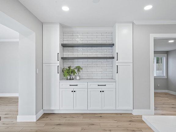 5th image of 2775 NE 5TH Avenue