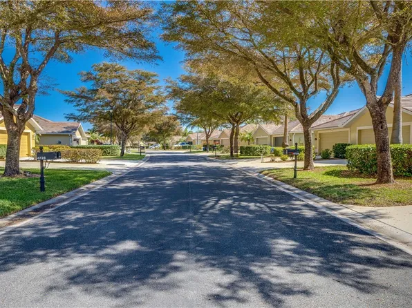 4725 Fairloop Run, Lehigh Acres, FL 33971