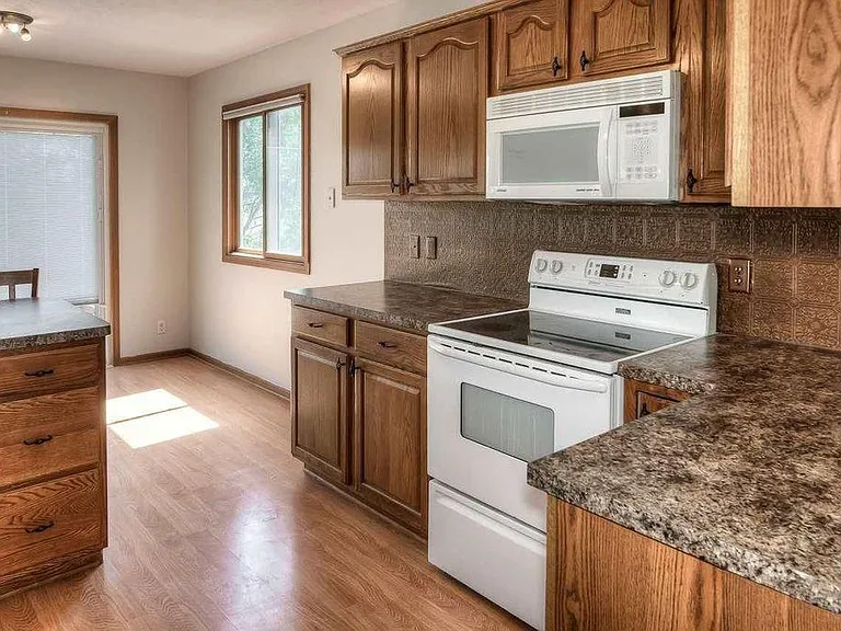 10907 Ellison Ave — Photo 8
