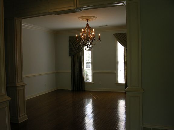 3rd image of 1944 Sherpherds Bush Ln