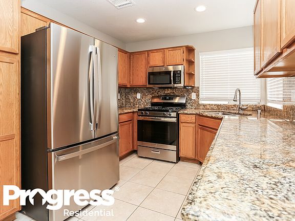 5th image of 636 Stonehurst Dr