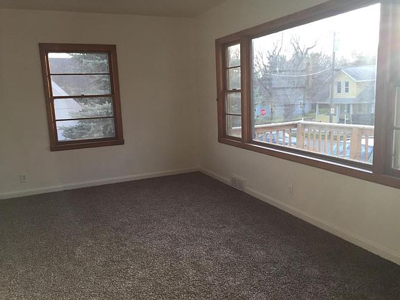 3rd image of 710 10th St NE