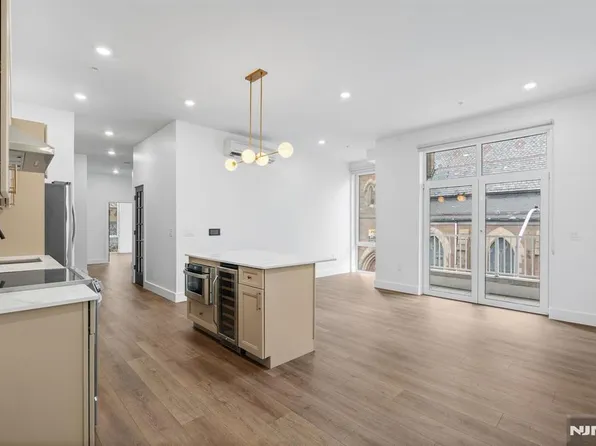 21 Lincoln Park #203, Newark, NJ 07102