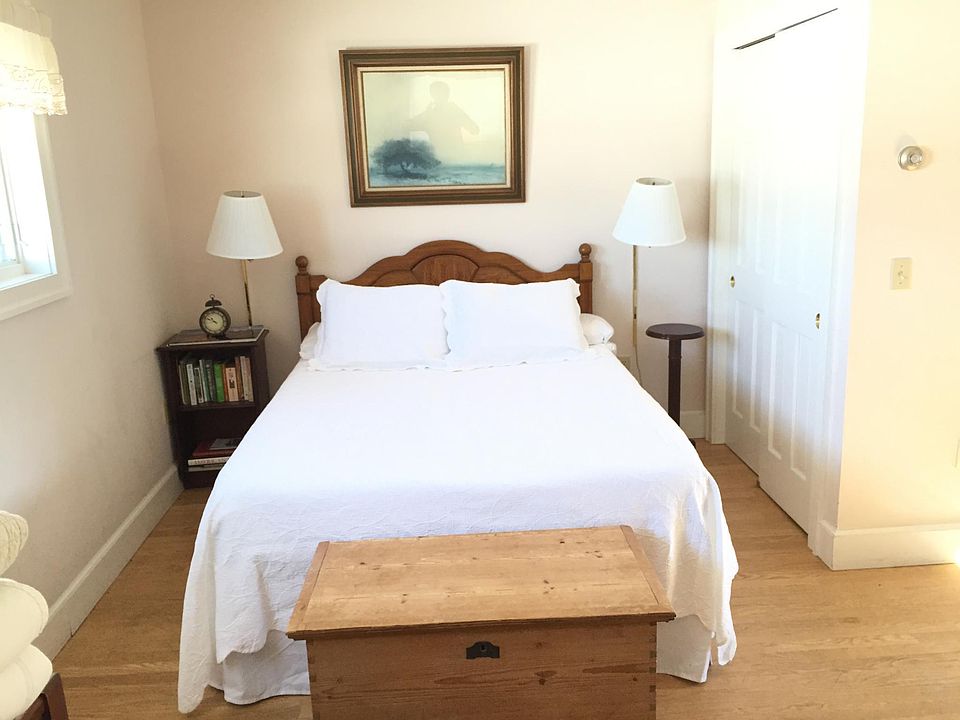 Bedroom nook; accommodates a queen.